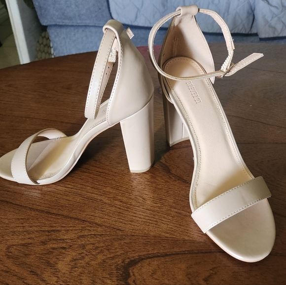 Forever 21 nude heels - Picture 4 of 4